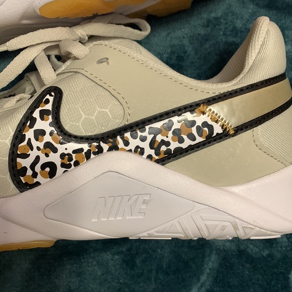 Nike Shoes - Picture 7 of 9